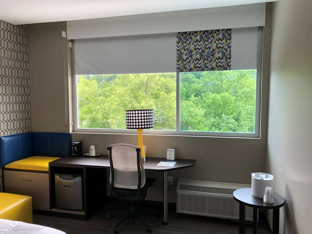 Glo Western Airport Nashville