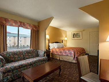 Days By Wyndham Airport East Hotel