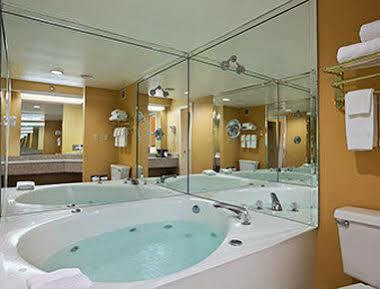 Days By Wyndham Airport East