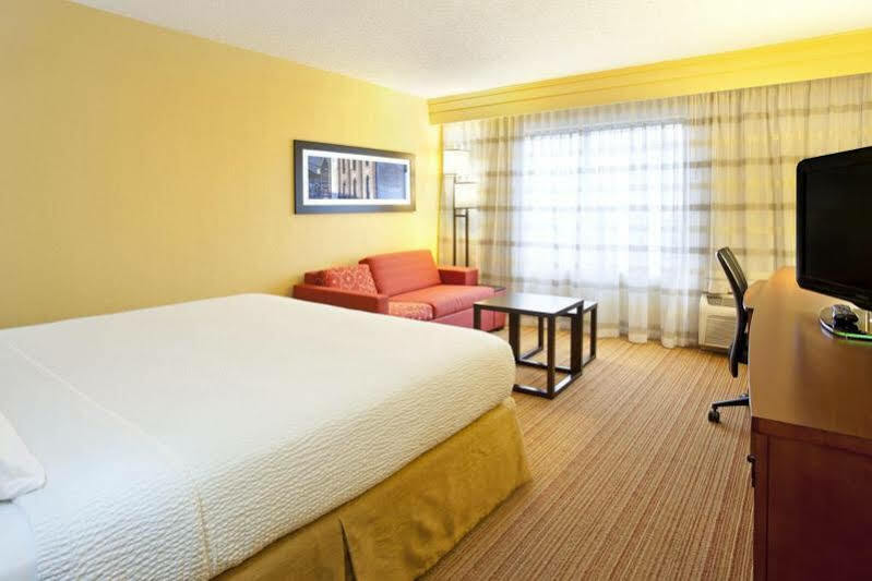 Courtyard By Marriott Vanderbilt West End Hotel 3*