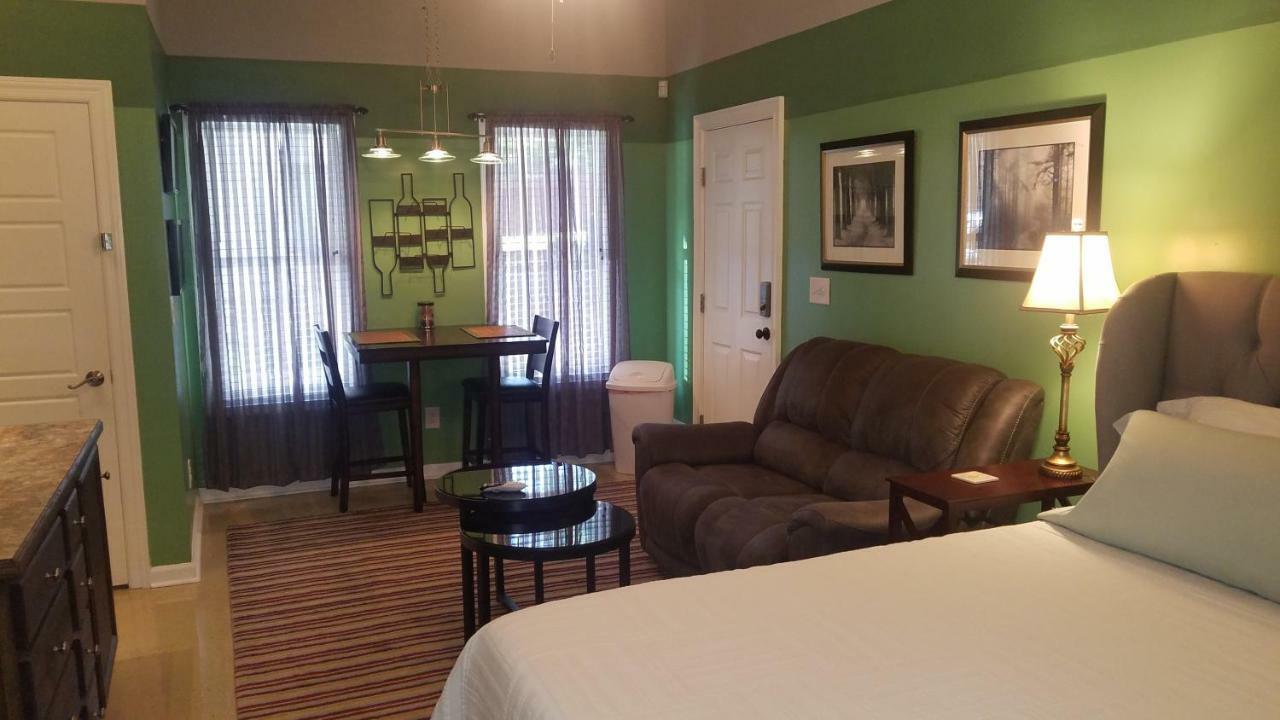 Rick's Downtown Guest house