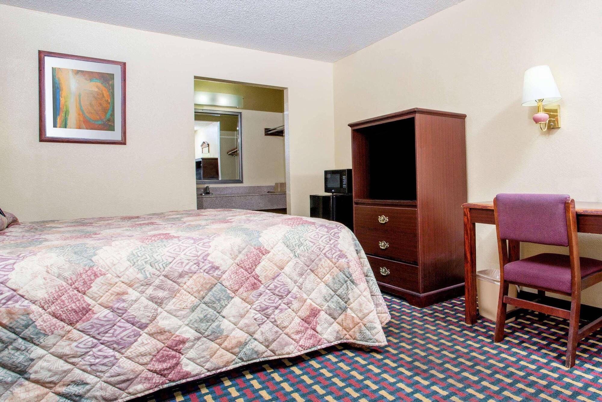 Hotel Knights Antioch Nashville