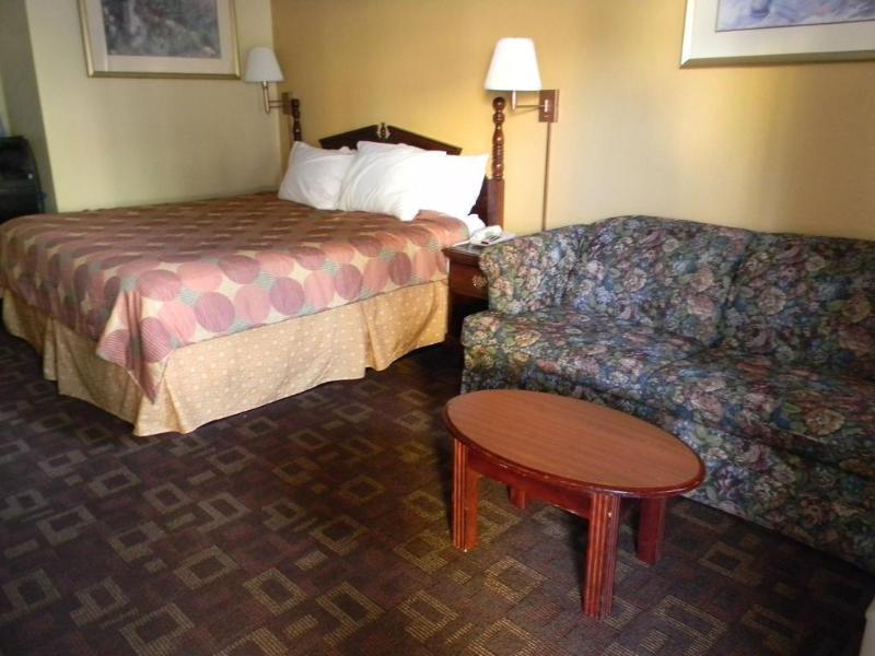 Days By Wyndham Airport East