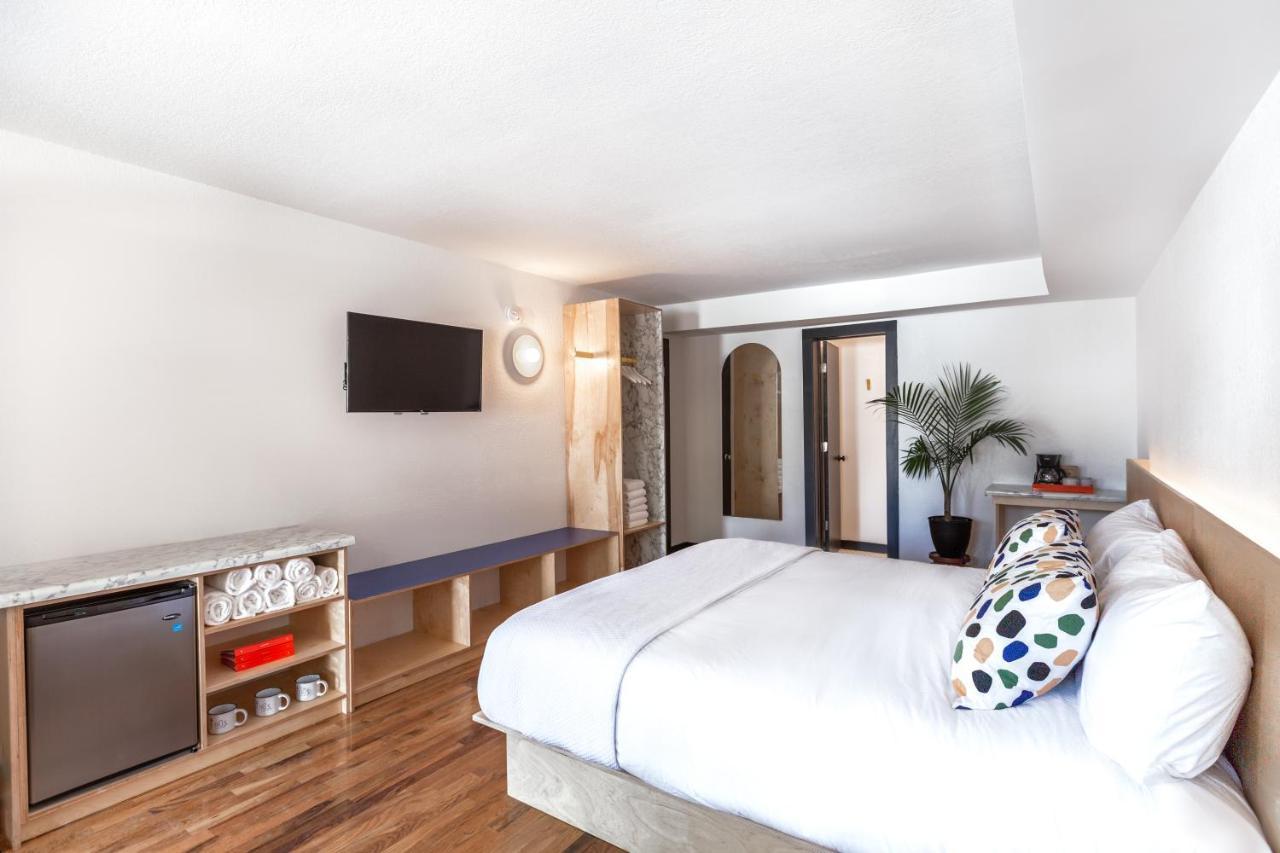 The Iris Hotel 2*